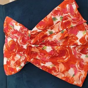 Strapless short romper with Rose pattern. New York & Company. Size Large.